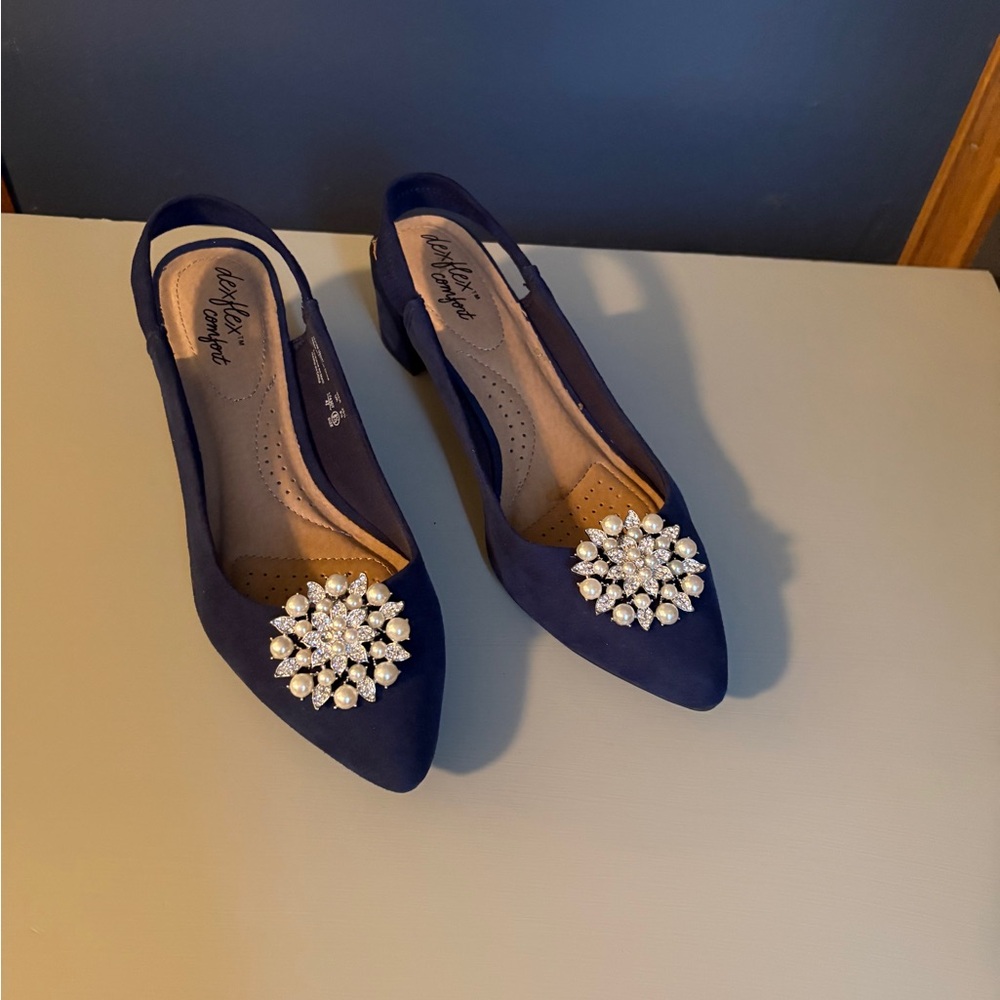Elegant Navy Blue Women's Shoes with Crystal Embellishment